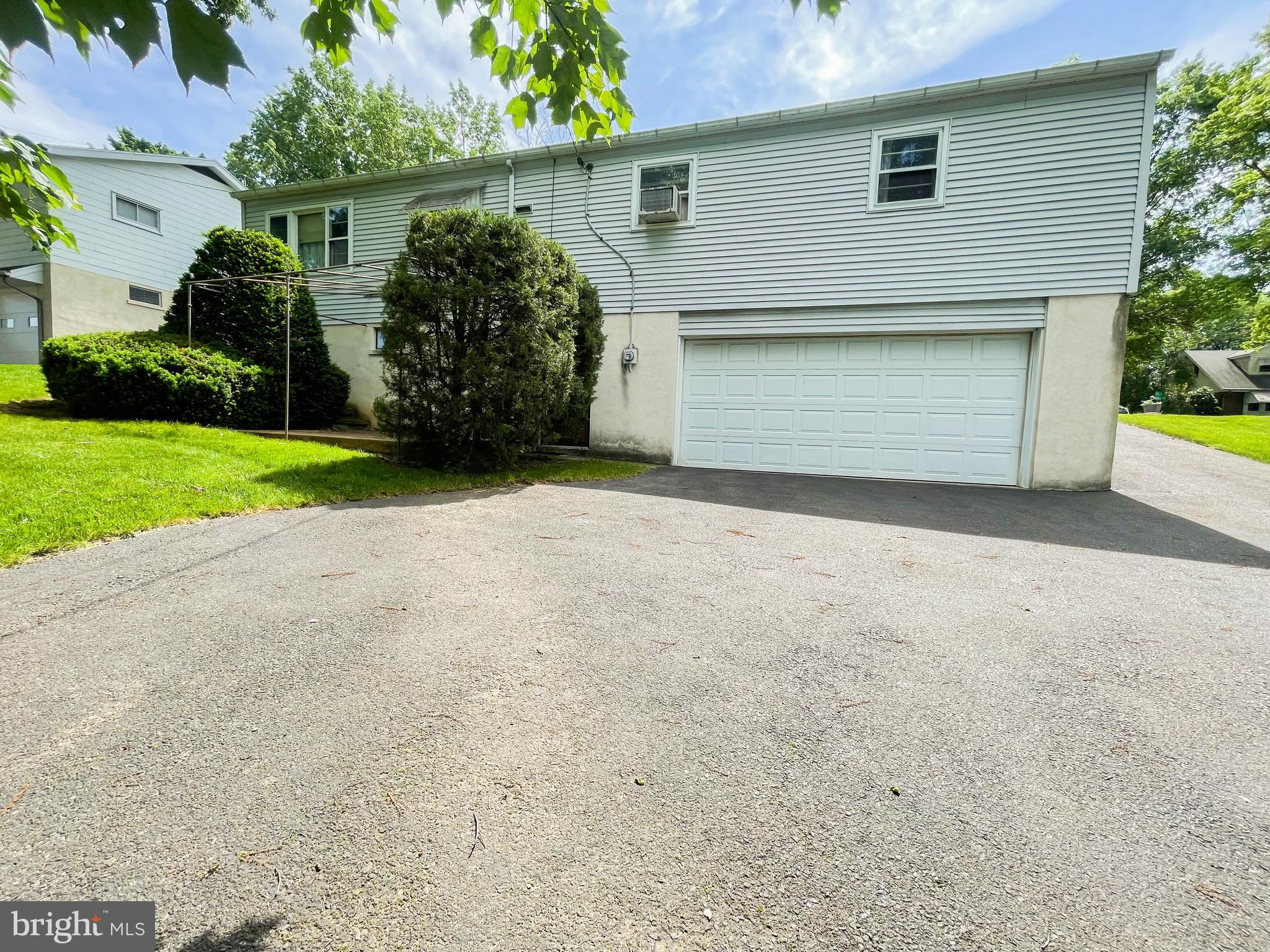 322 South Miller Street Reading, PA 19607 - Photo 4 of 26