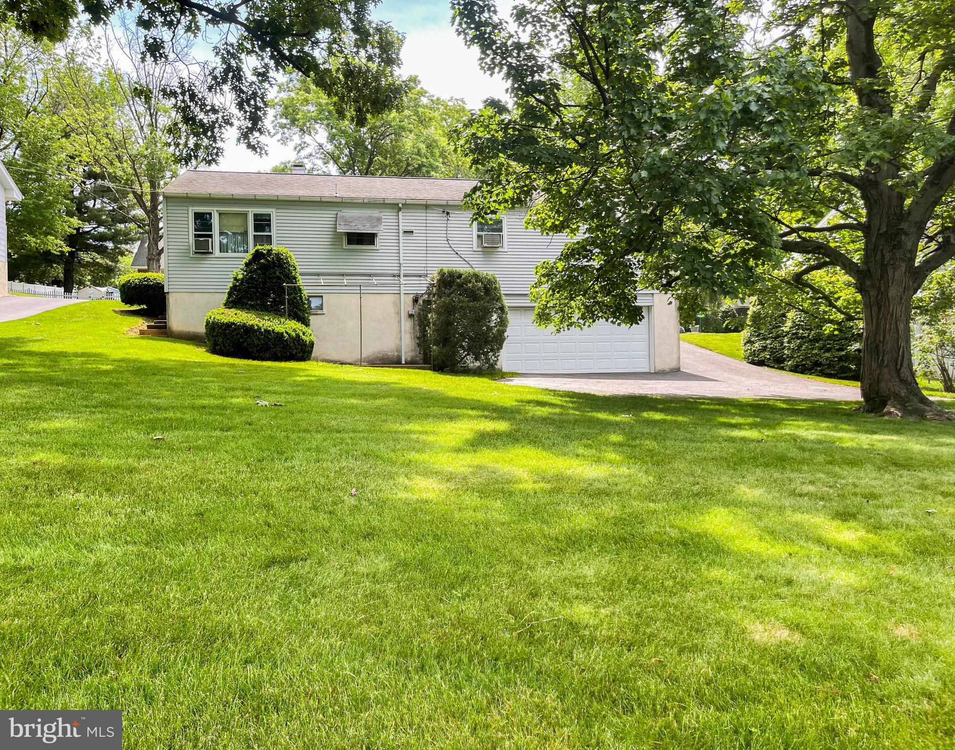 322 South Miller Street Reading, PA 19607 - Photo 5 of 26