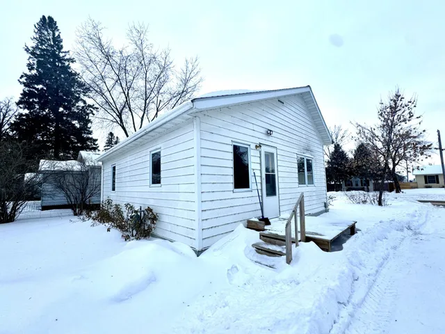 $94,500 | 402 2nd Avenue Southeast, Roseau, MN 56751