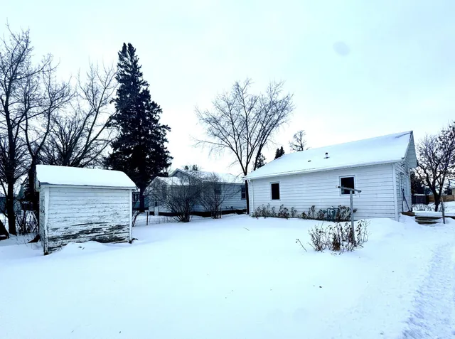 $94,500 | 402 2nd Avenue Southeast, Roseau, MN 56751