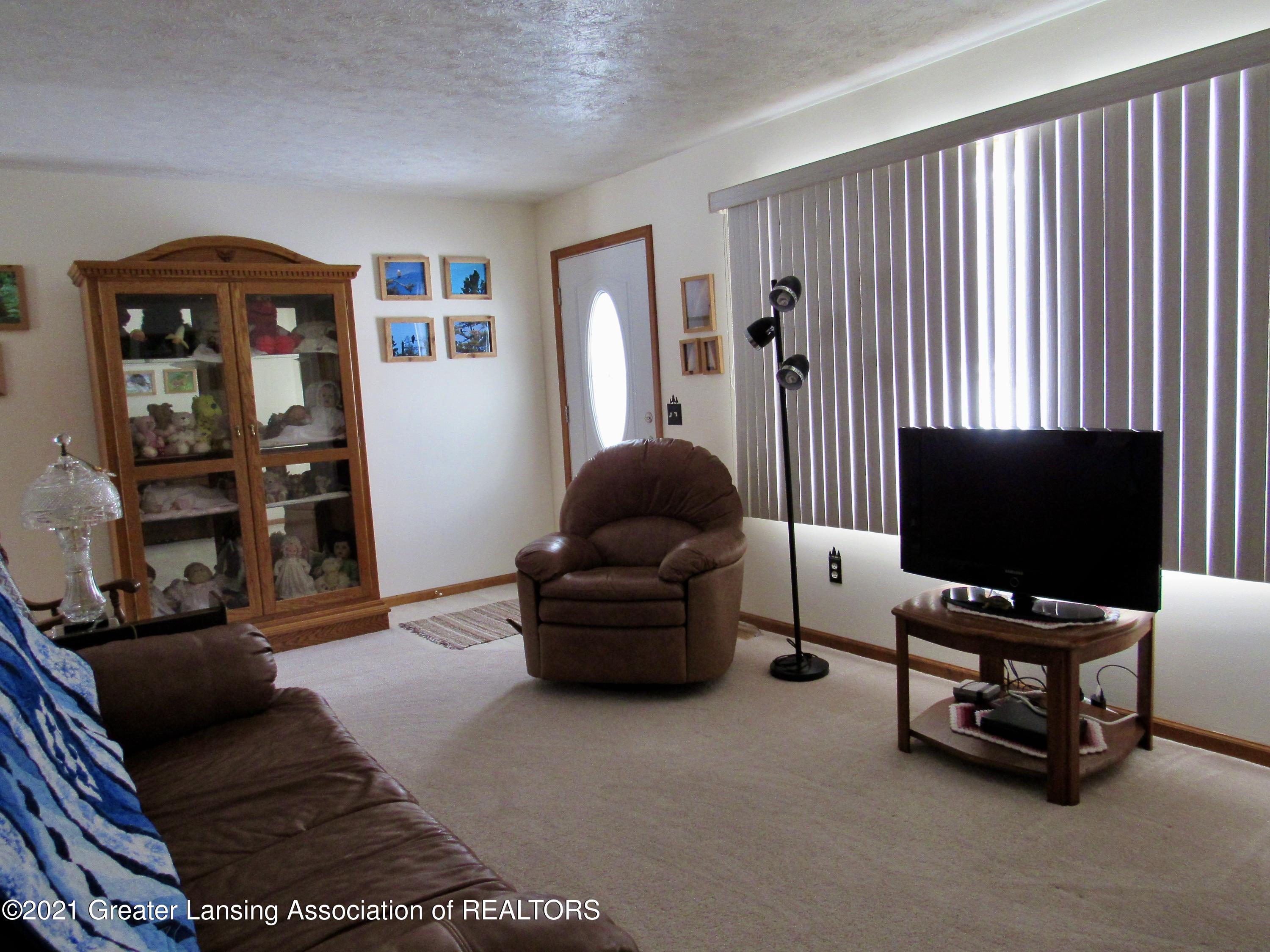 751 Fields Road Dansville, MI 48819 - Photo 7 of 38 living room,