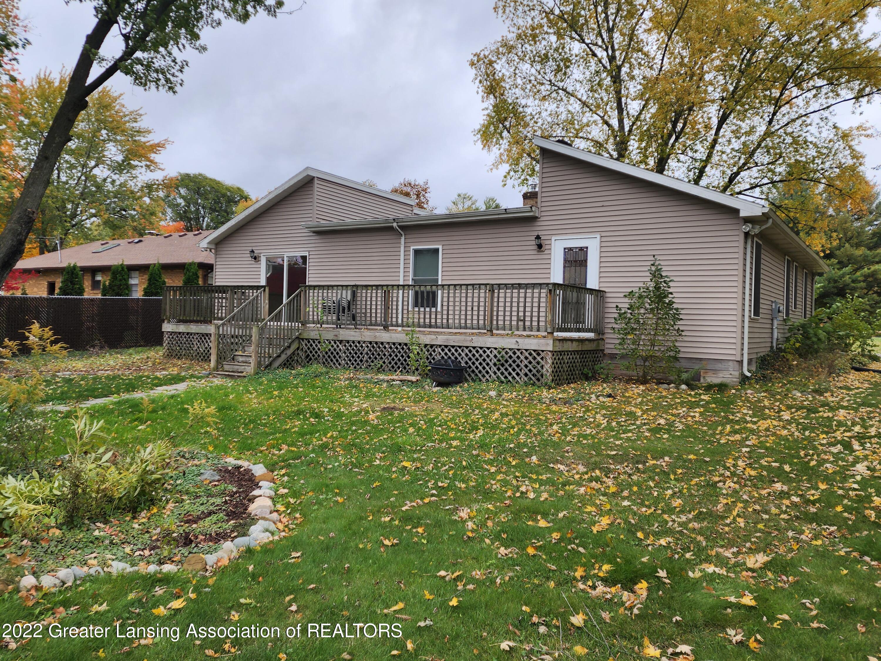 2305 Arlington Road Lansing, MI 48906 - Photo 29 of 30 Back View