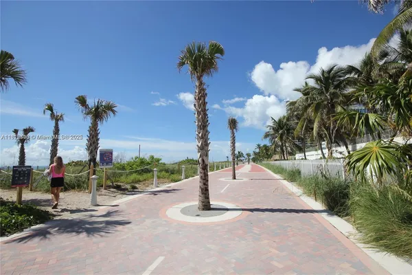 $5,000 | 5151 Collins Avenue, Unit 726, Miami Beach, FL 33140