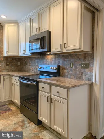 $2,500 | 1011 D Charles Street, Unit D, Fredericksburg, VA 22401