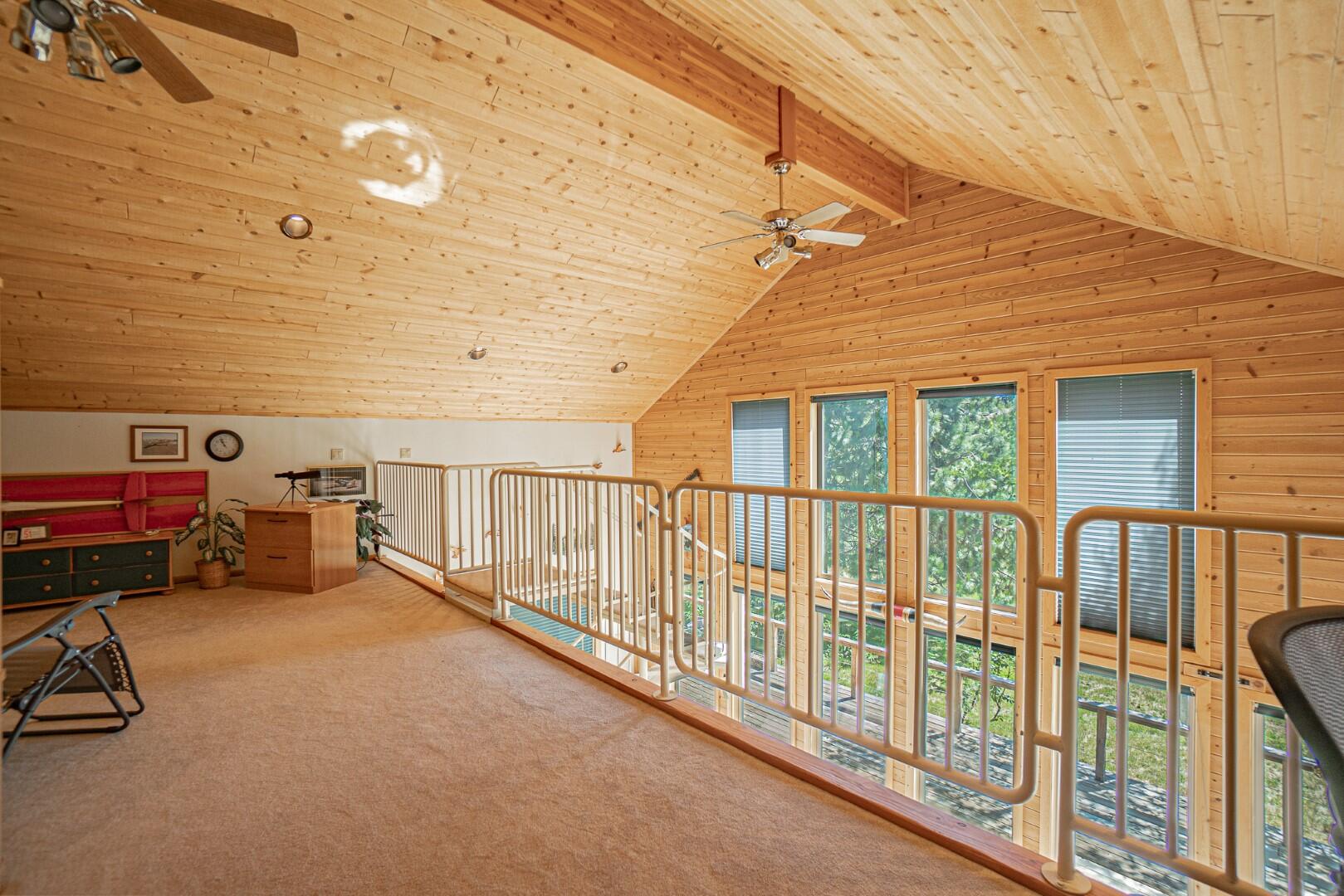 7540 Hyatt Prairie Road Ashland, OR 97520 - Photo 22 of 39 Loft Area with Views