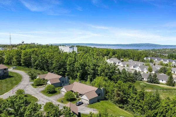$469,000 | 2015 Woods Lane, Unit 46, Petoskey, MI 49770