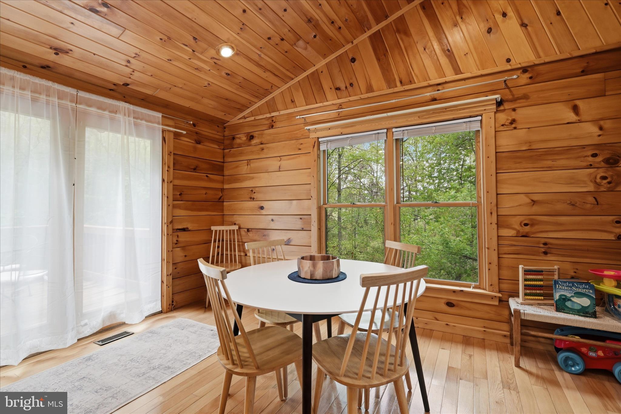 938 Fetchett Road Bentonville, VA 22610 - Photo 17 of 69 Dining Area