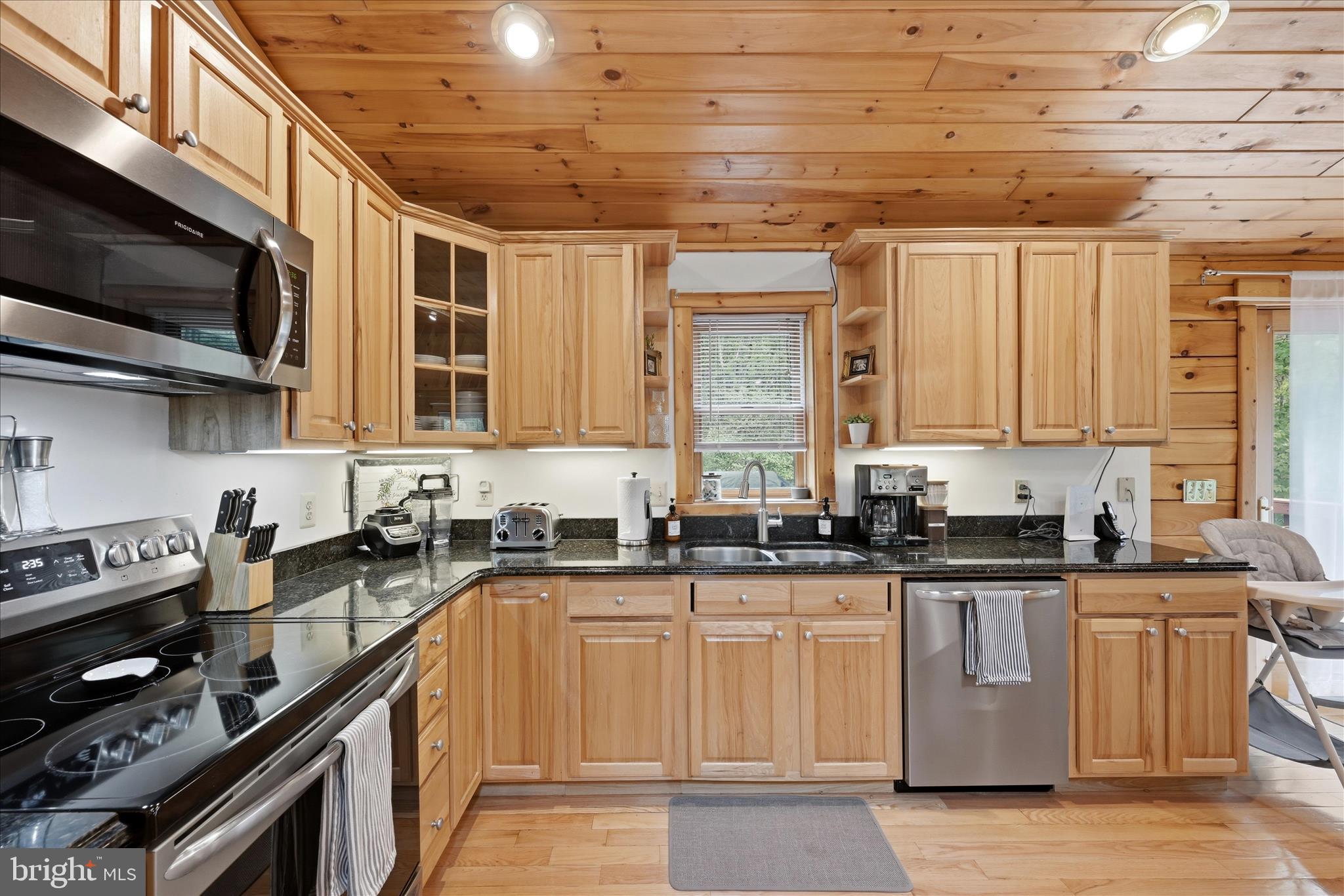 938 Fetchett Road Bentonville, VA 22610 - Photo 23 of 69 Kitchen