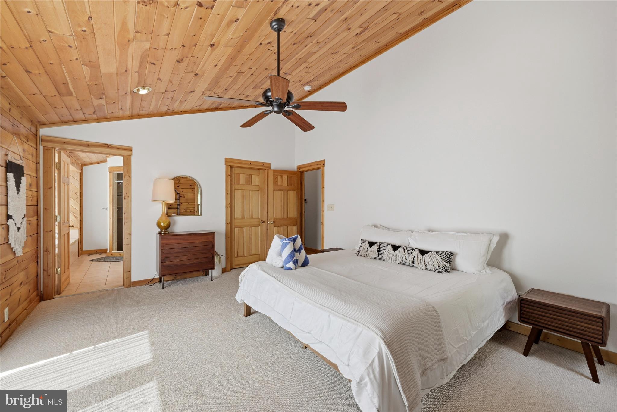 938 Fetchett Road Bentonville, VA 22610 - Photo 28 of 69 Primary Bedroom