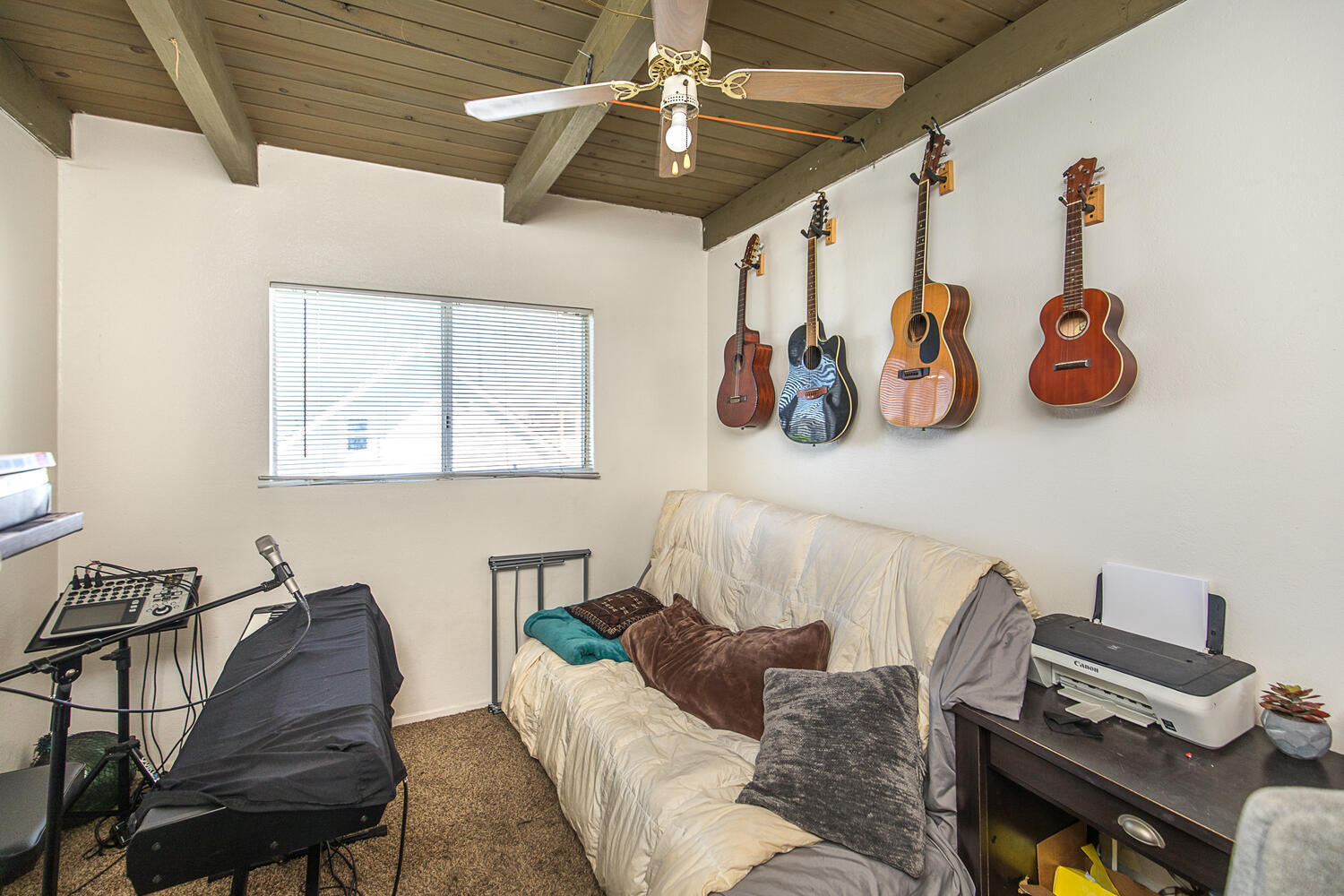 133 Burbank Avenue Oxnard, CA 93035 - Photo 28 of 40 a living room with furniture and a window