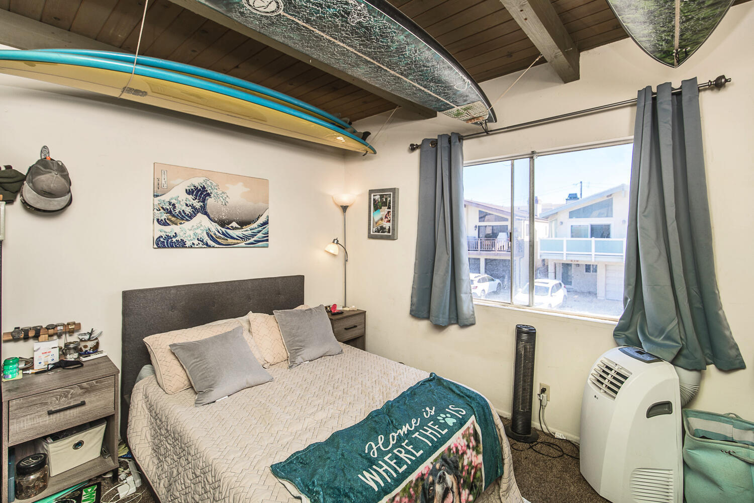 133 Burbank Avenue Oxnard, CA 93035 - Photo 29 of 40 a bedroom with a bed and a window