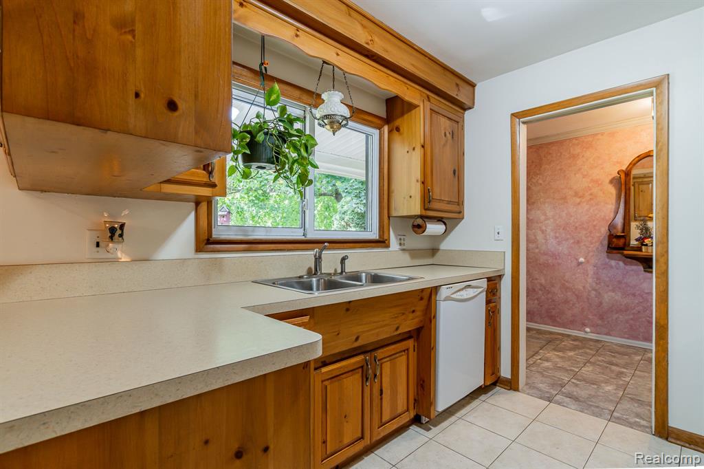 28012 Ridgebrook Road Farmington Hills, MI 48334 - Photo 10 of 43
