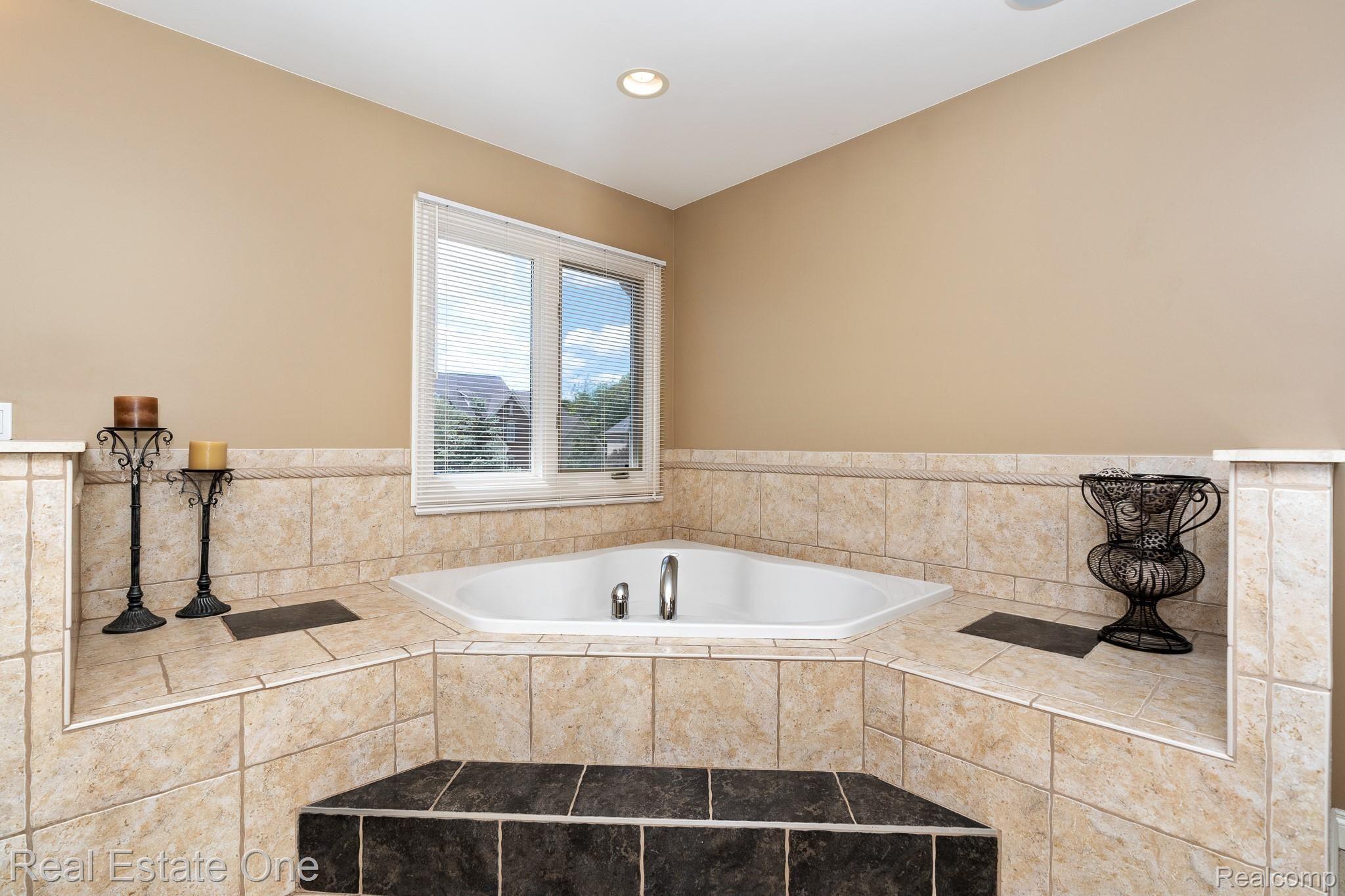 679 Quarry Drive Rochester, MI 48306 - Photo 31 of 54 679 Quarry MLS-W071.jpg