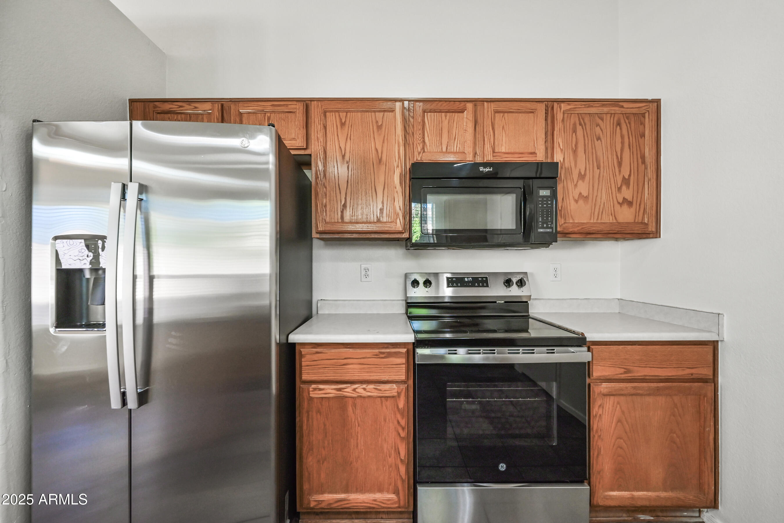 641 East Gail Drive Chandler, AZ 85225 - Photo 9 of 22 a kitchen with a refrigerator stove and microwave