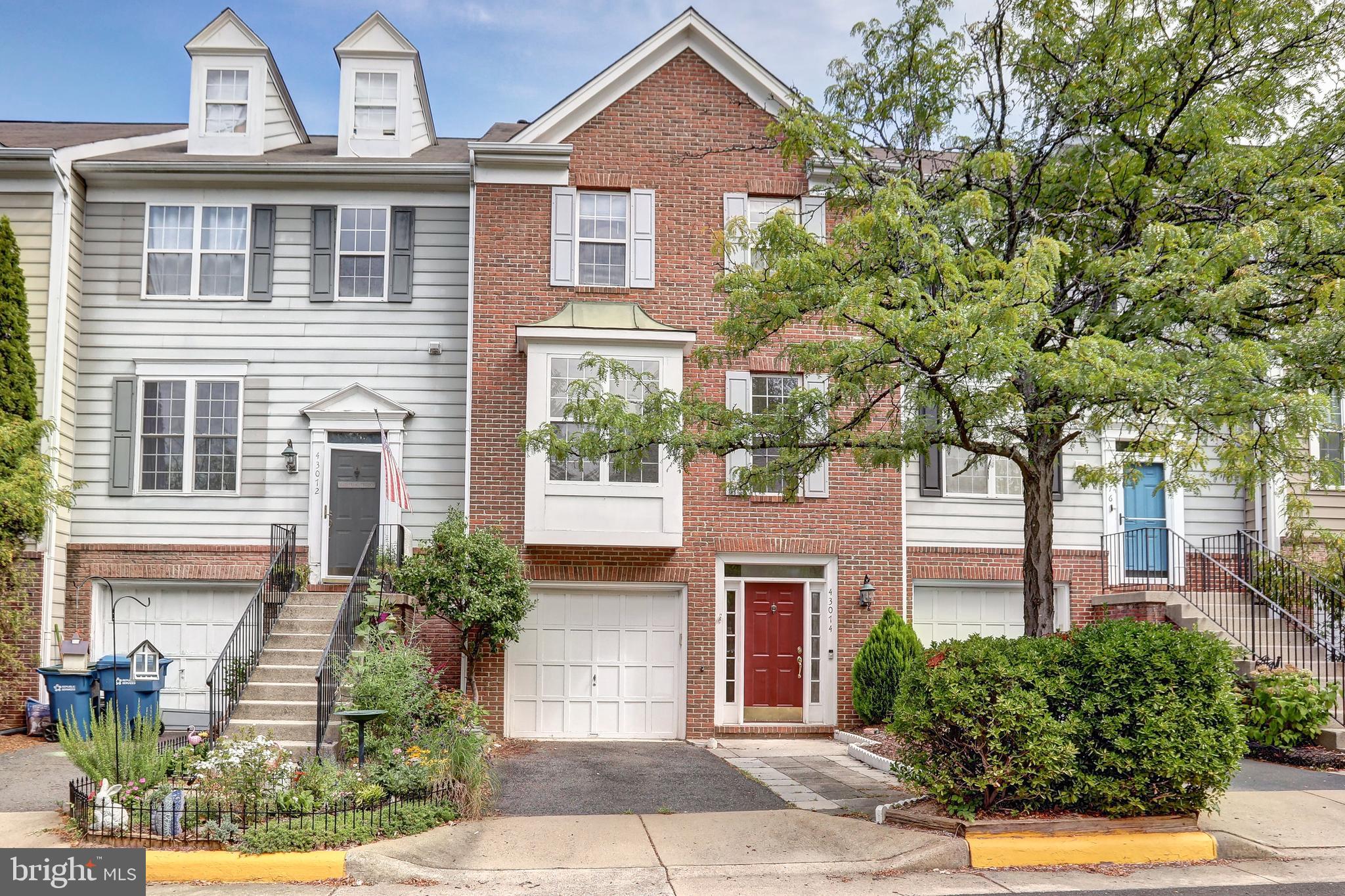 43074 Francis Square Chantilly, VA 20152 - Photo 2 of 23
