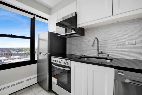 $135,000 | 6030 North Sheridan Road, Unit 1307, Chicago, IL 60660