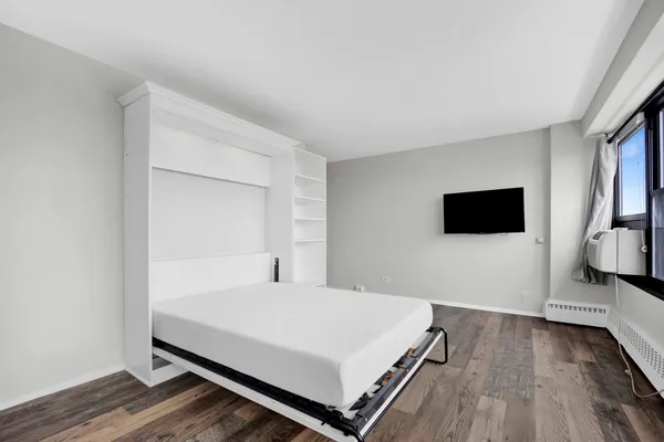 $135,000 | 6030 North Sheridan Road, Unit 1307, Chicago, IL 60660
