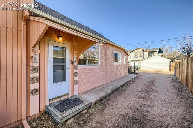a view of a house with a backyard