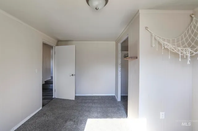 $269,999 | 220 Maple Avenue West, Hansen, ID 83334