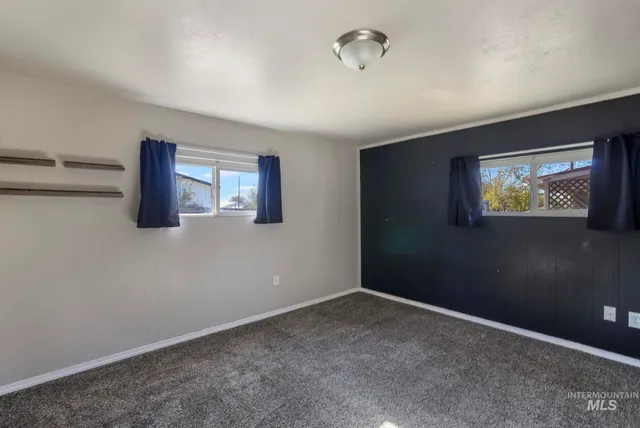 $269,999 | 220 Maple Avenue West, Hansen, ID 83334