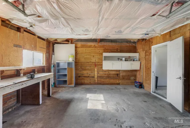 $269,999 | 220 Maple Avenue West, Hansen, ID 83334