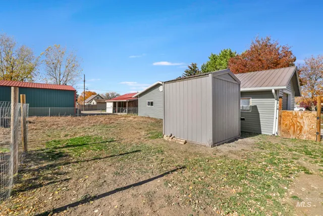 $269,999 | 220 Maple Avenue West, Hansen, ID 83334