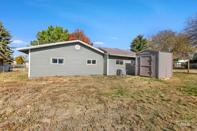 $269,999 | 220 Maple Avenue West, Hansen, ID 83334