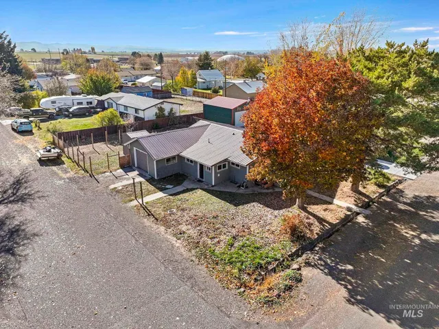 $269,999 | 220 Maple Avenue West, Hansen, ID 83334