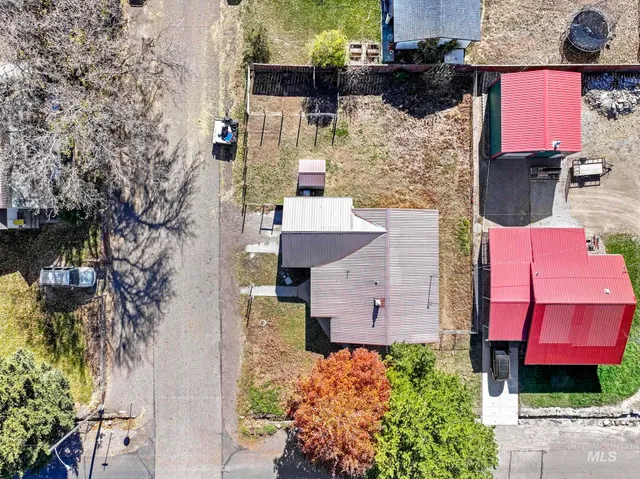 $269,999 | 220 Maple Avenue West, Hansen, ID 83334