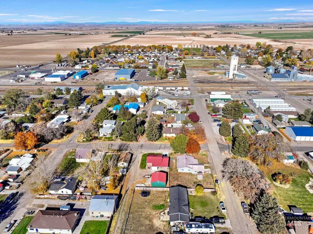 $269,999 | 220 Maple Avenue West, Hansen, ID 83334