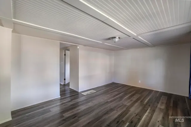 $269,999 | 220 Maple Avenue West, Hansen, ID 83334