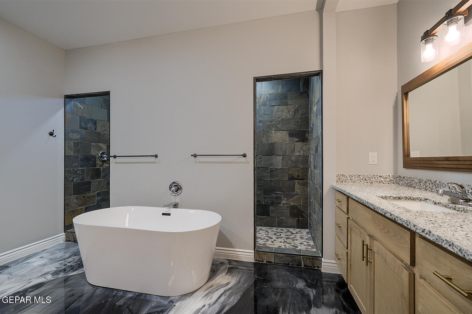 15601 Newkirk Road El Paso, TX 79928 - Photo 37 of 54 15601-Newkirk-M-bathroom-2