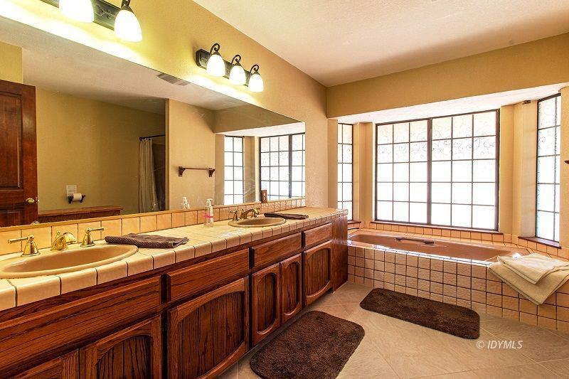 59382 Hop Patch Spring Road Mountain Center, CA 92561 - Photo 33 of 47 a bathroom with a sink and a bathtub