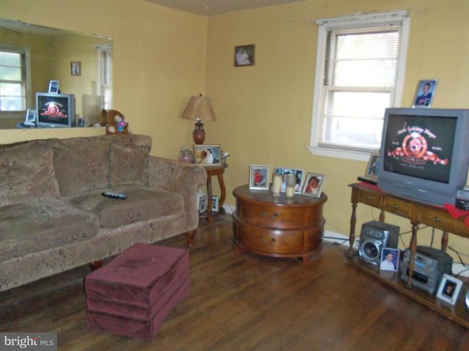 9523 Temple Hill Road Clinton, MD 20735 - Photo 3 of 8 Living Room