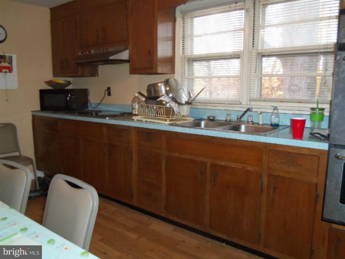 9523 Temple Hill Road Clinton, MD 20735 - Photo 7 of 8 Kitchen
