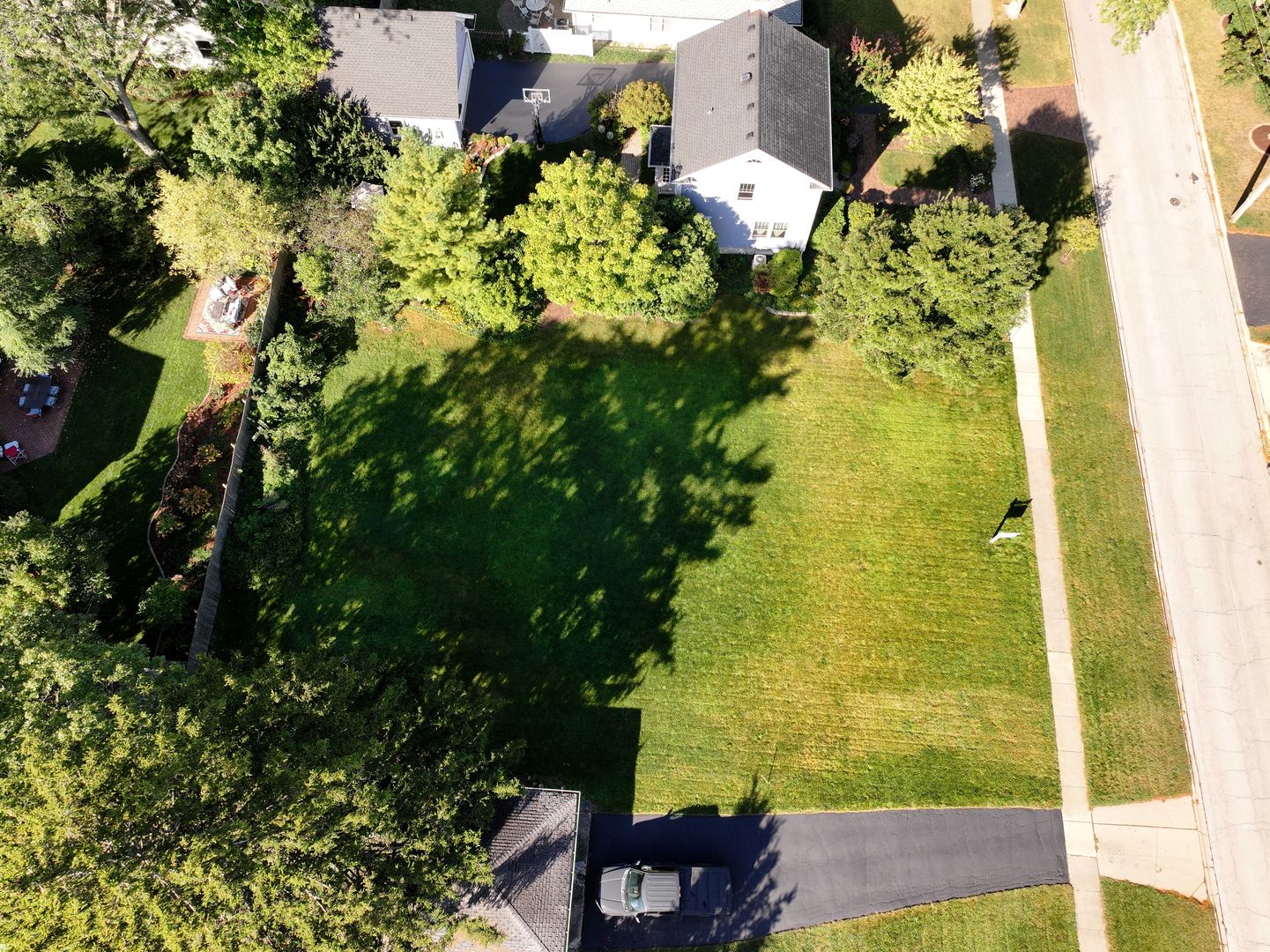 114 West Prairie Avenue Wheaton, IL 60187 - Photo 4 of 13 a view of a garden