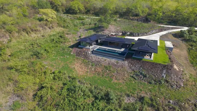 $5,850,000 | 82-5879 Government Main Road, Captain Cook, HI 96704
