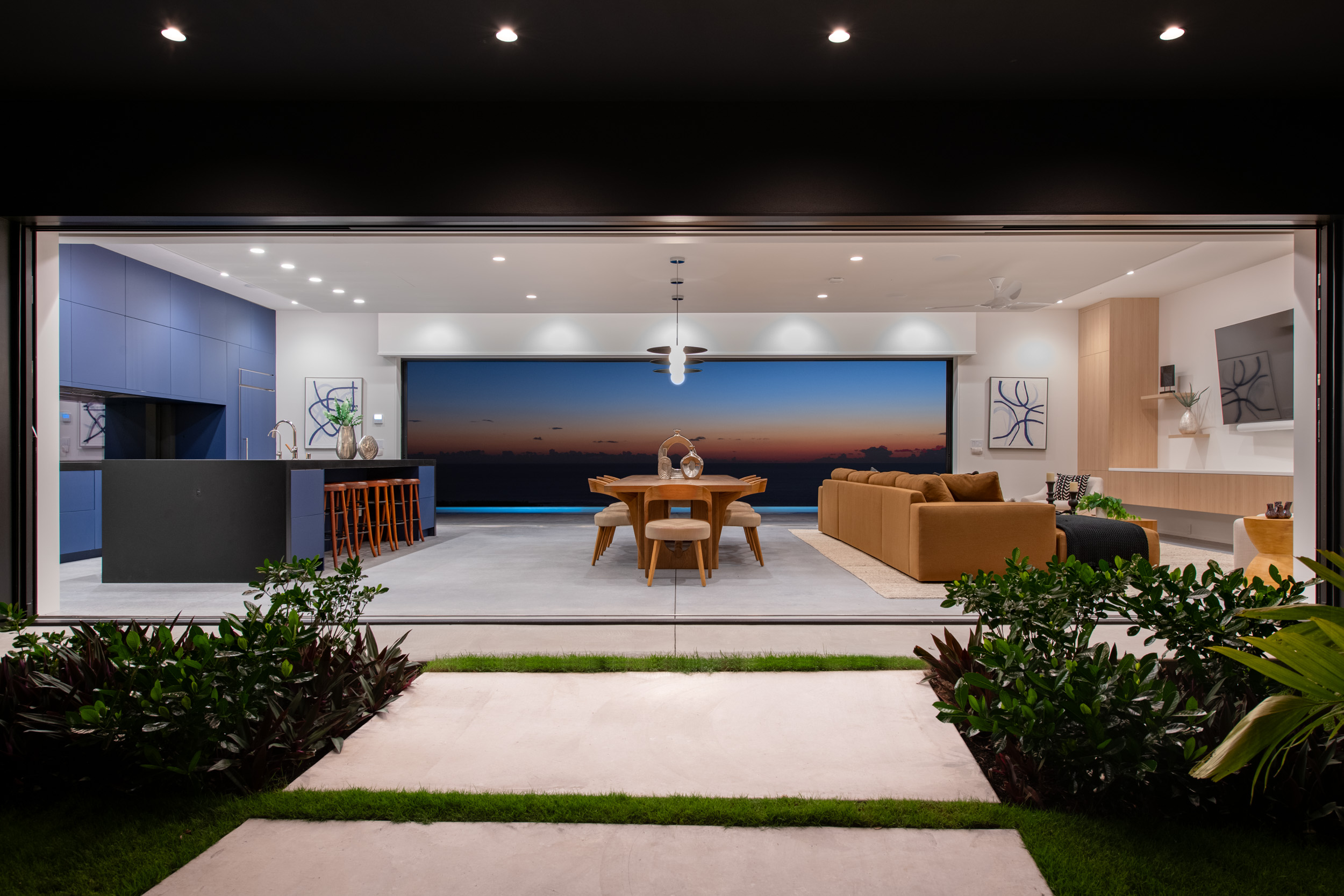 82-5879 Government Main Road Captain Cook, HI 96704 - Photo 5 of 30 a living room with furniture