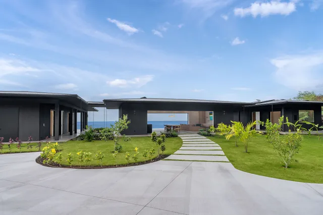 $5,850,000 | 82-5879 Government Main Road, Captain Cook, HI 96704