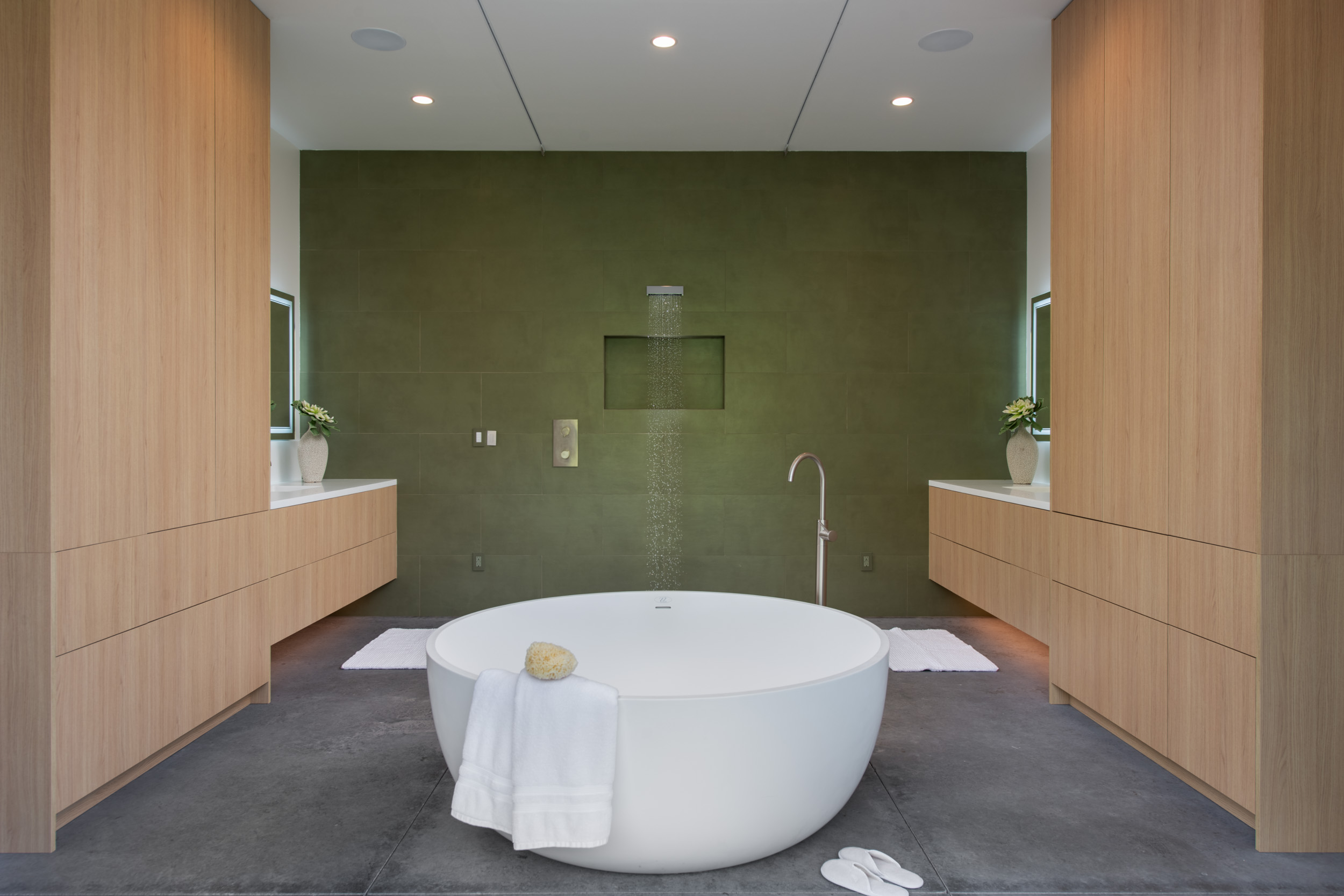 82-5879 Government Main Road Captain Cook, HI 96704 - Photo 10 of 30 a bathroom with a bathtub and sink