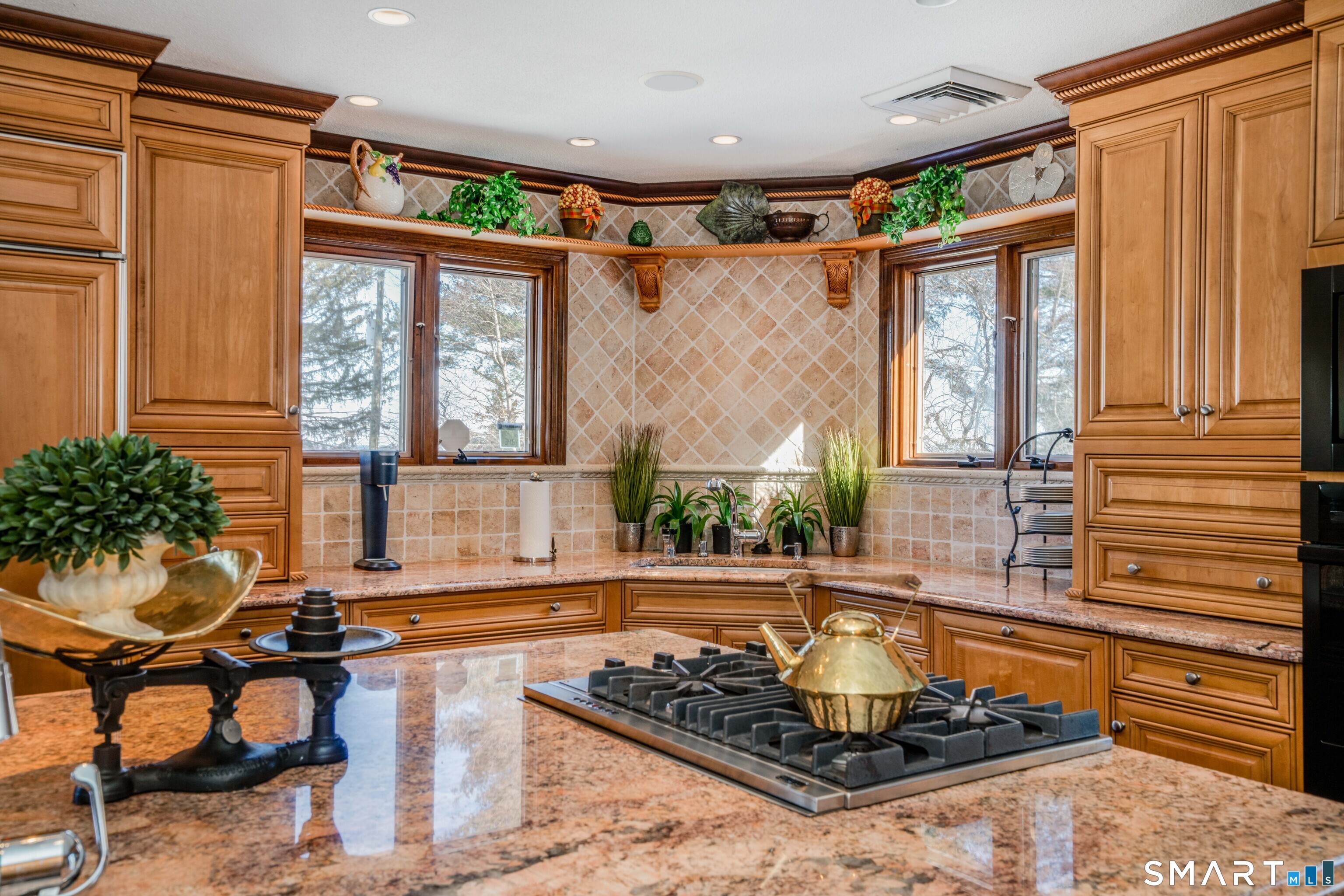33 Mountain Farms Road West Hartford, CT 06117 - Photo 5 of 38 a living room filled with furniture and a potted plant