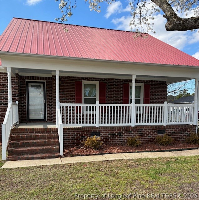 Large front porch , perfect for rocking chairs