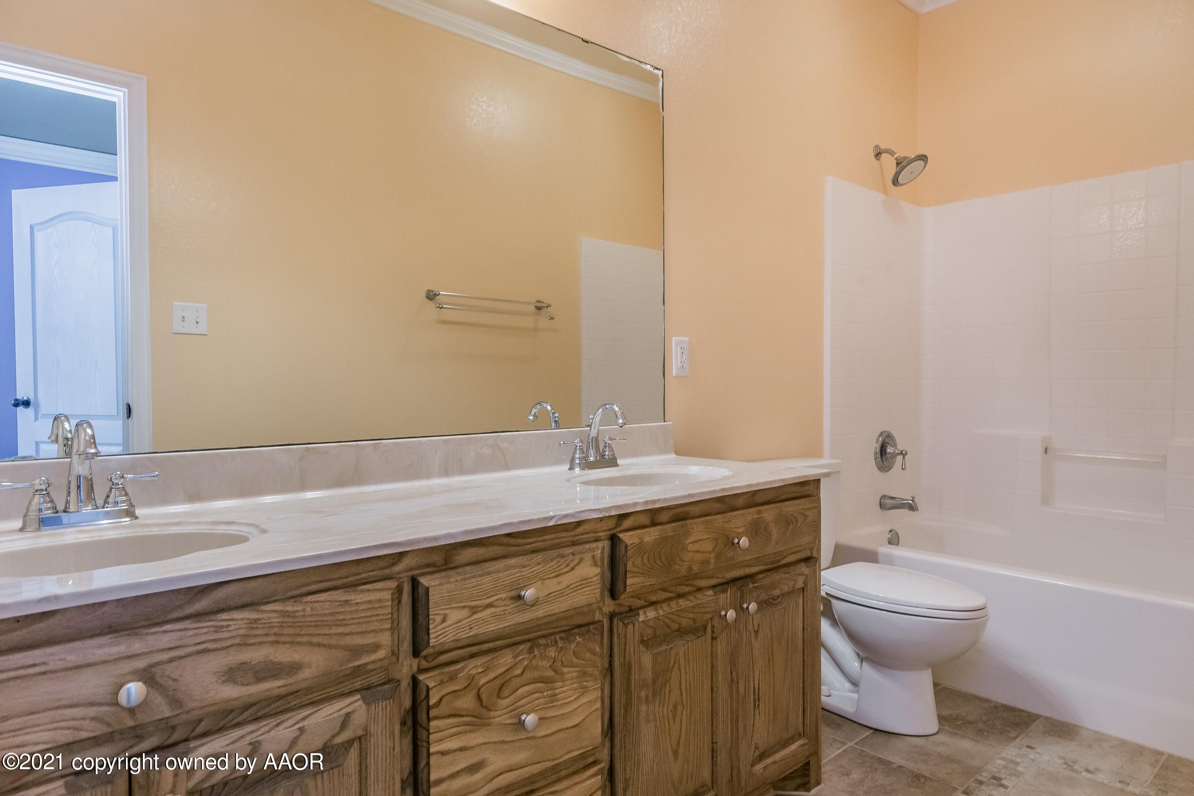 9710 Ashton Road Amarillo, TX 79119 - Photo 19 of 35 019_Hall Bathroom