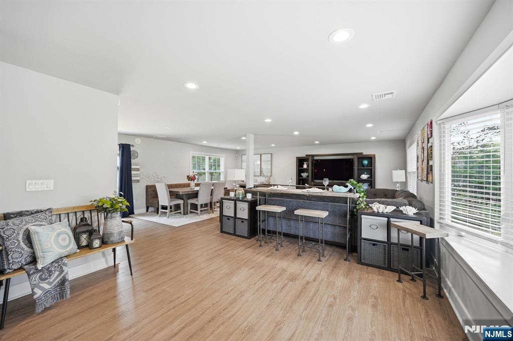226 Church Lane Wayne, NJ 07470 - Photo 6 of 29 Gallery Image 6