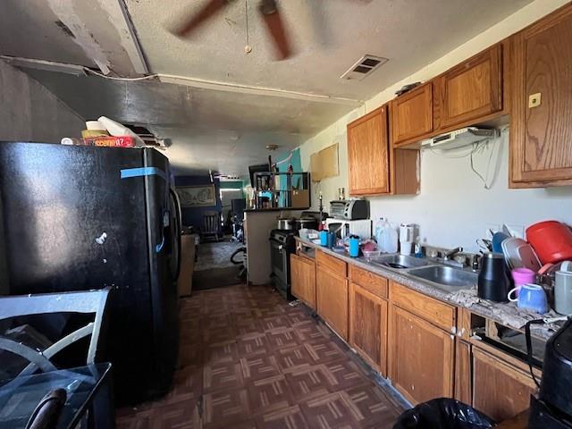 4118 Furey Street Dallas, TX 75212 - Photo 4 of 4 a kitchen with lots of counter top space