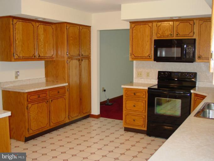 19638 Spooks Hill Road Manchester, MD 21102 - Photo 4 of 30 Kitchen
