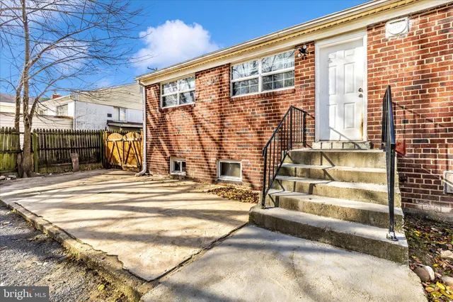 a house view with a outdoor space