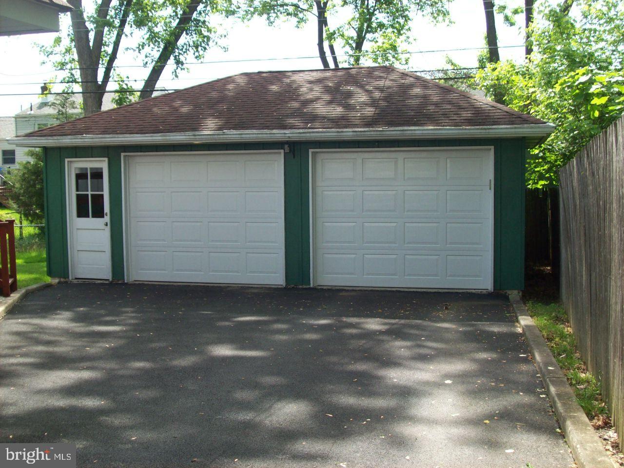 208 Willard Road Hatboro, PA 19040 - Photo 2 of 19