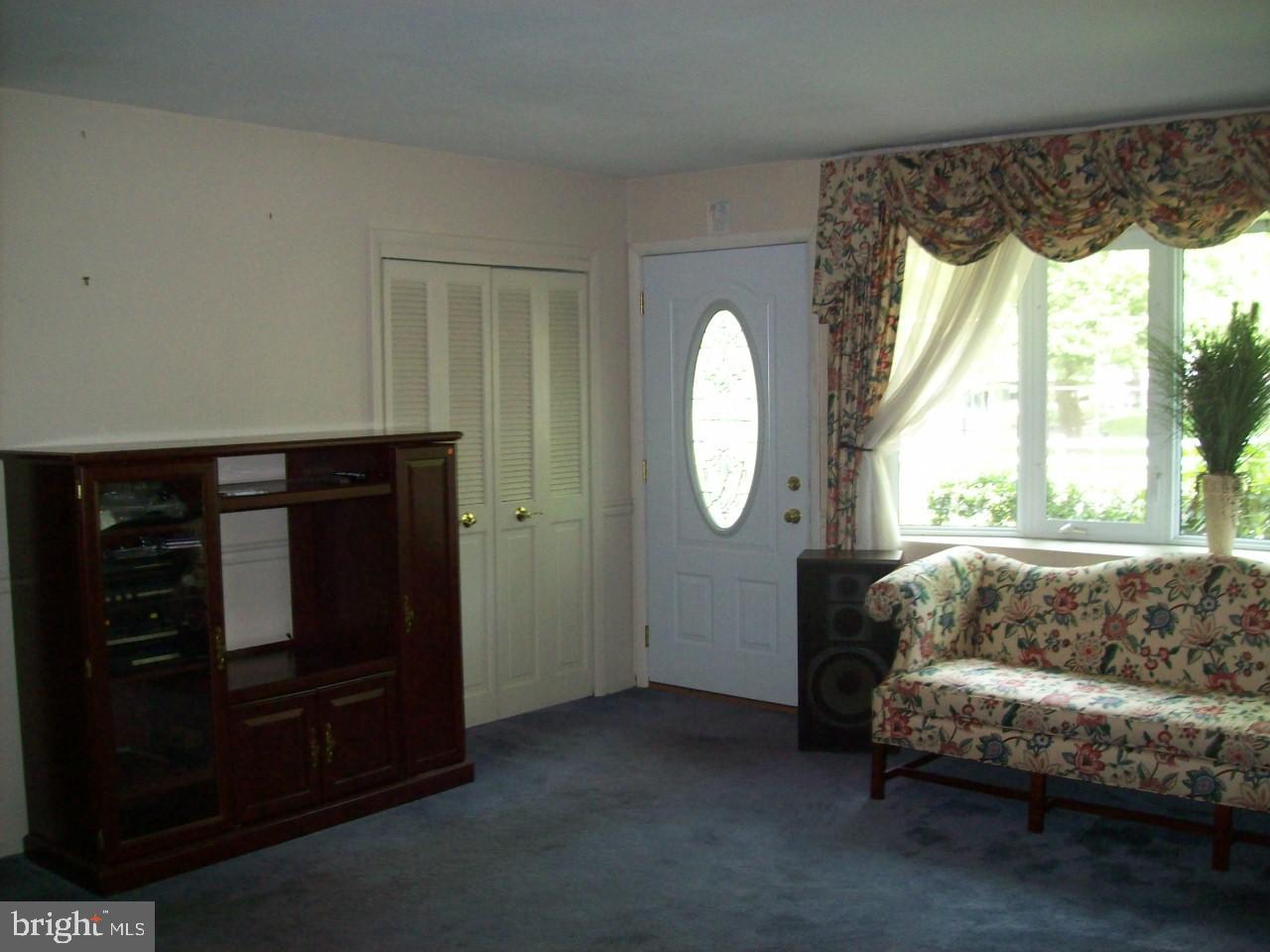 208 Willard Road Hatboro, PA 19040 - Photo 4 of 19