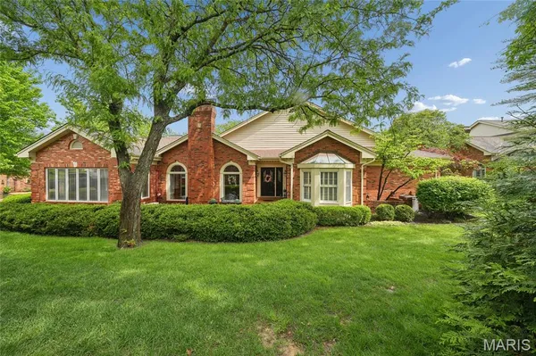 $625,000 | 13302 Fairfield Cir Drive, Town and Country, MO 63017